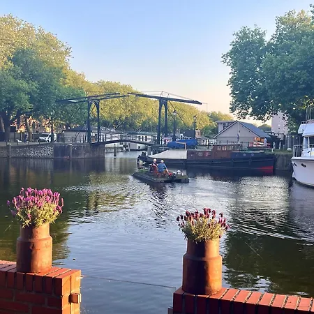 Willemsbrug Vista Διαμέρισμα *